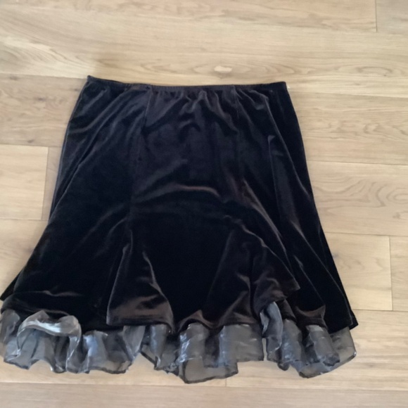 DONNA Velvet Skirt with flounce detail - XL - Picture 2 of 5